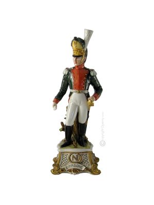 DRAGONE Statuetta statuina figura porcellana Capodimonte fatto a mano Made in Italy