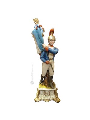 ALFIERE Statuetta statuina figura porcellana Capodimonte fatto a mano Made in Italy