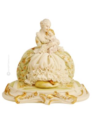 MAMMA CON BAMBINO Statuetta statua statuina porcellana Capodimonte fatto a mano made in Italy