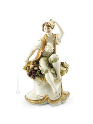 GIOVANE CON FRUTTA Statuetta statua statuina porcellana Capodimonte fatto a mano made in Italy