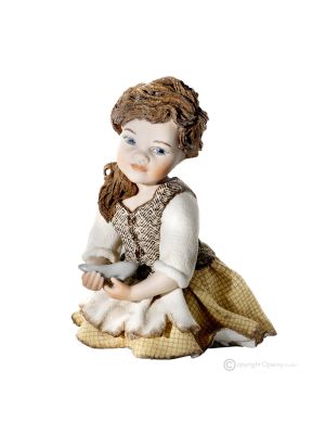 CENERENTOLA Statuetta Capodimonte fiabesca, porcellana e raffinatezza italiana.