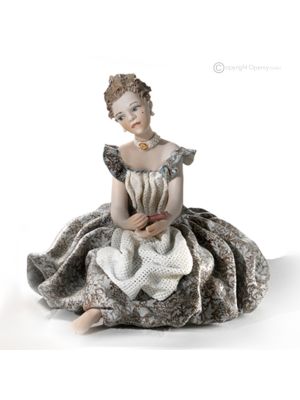 DAMA Statuetta Capodimonte, signora in porcellana raffinata, eleganza italiana.