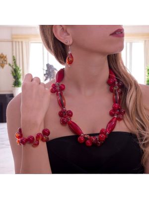 Perle soffiate in vetro di Murano, collana, bracciale e orecchini che raccontano l’eleganza veneziana.