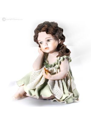 NOVELLA - Statuetta Capodimonte, un’opera d'arte in porcellana pura e rara.