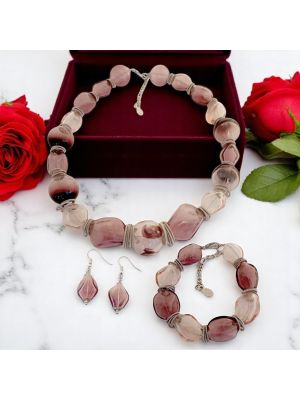 Collana, bracciale e orecchini coordinati in una parure unica con vere perle di Murano.