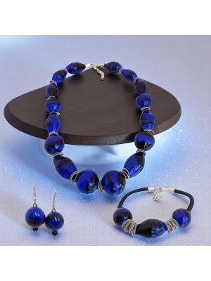 Set con collana, bracciale e orecchini, autentiche perle in vetro di Murano soffiato.