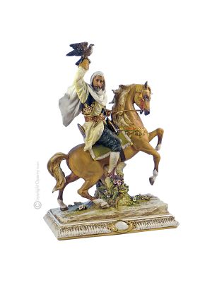 CACCIA CON FALCO Statuetta Statua Statuina Porcellana Capodimonte Fatto a Mano Made in Italy Altezza 57cm