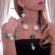 Un tocco di raffinatezza veneziana: collana, bracciale e orecchini con vere perle in vetro di Murano.